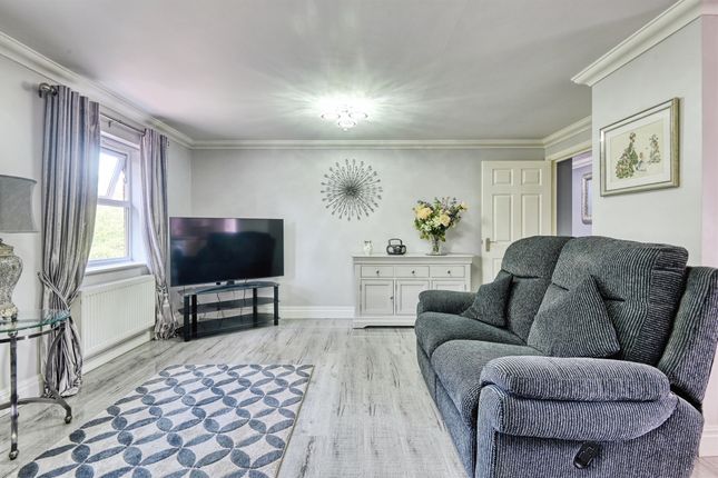 37, Hawksworth Crescent, Birmingham photo 2