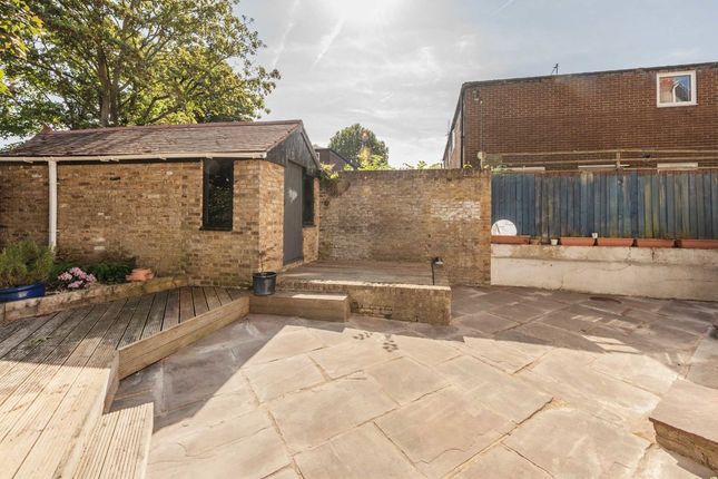 1 Woodlands Terrace, Rodenhurst Road, London photo 4