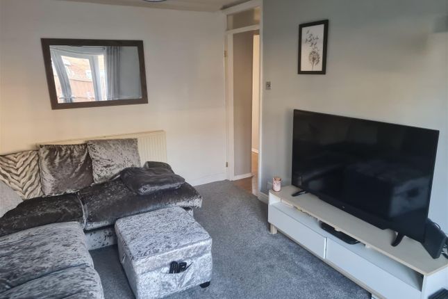 11, Croasdale Gardens, Carcroft, Doncaster photo 5