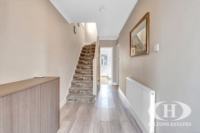 15, Orchard Avenue, Feltham photo 2
