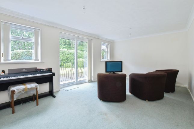 Flat 5, Lynitta Court, 1, Church Road, Ferndown photo 3