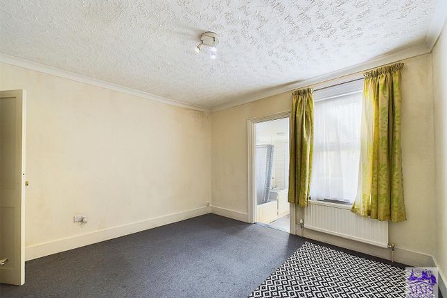 End terrace house for sale in Weston Road, Strood, Rochester