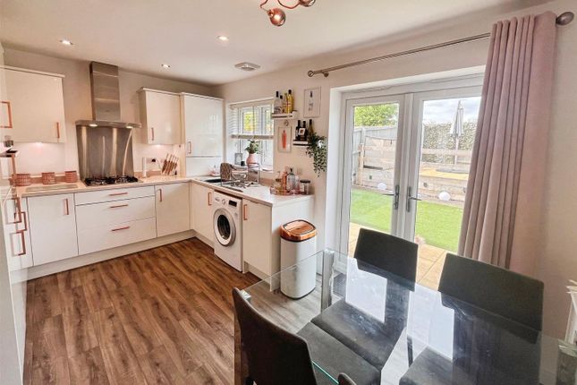 46, Patina Way, Swadlincote photo 4