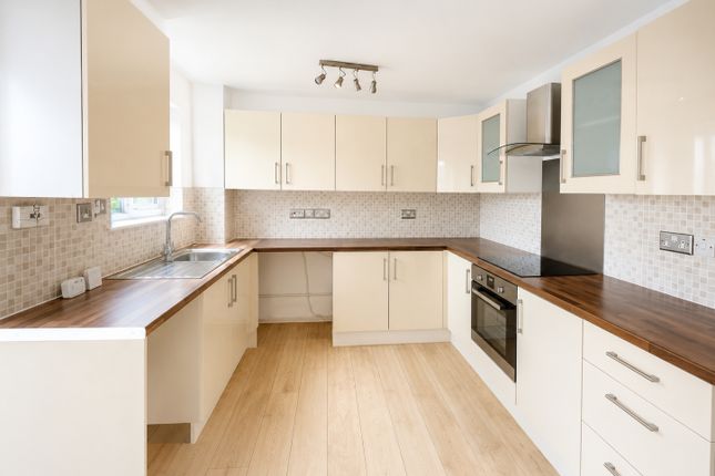 226, Stratton Heights, Gloucestershire photo 3
