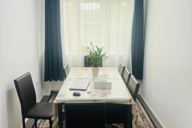 Haslam Close, Uxbridge photo 4