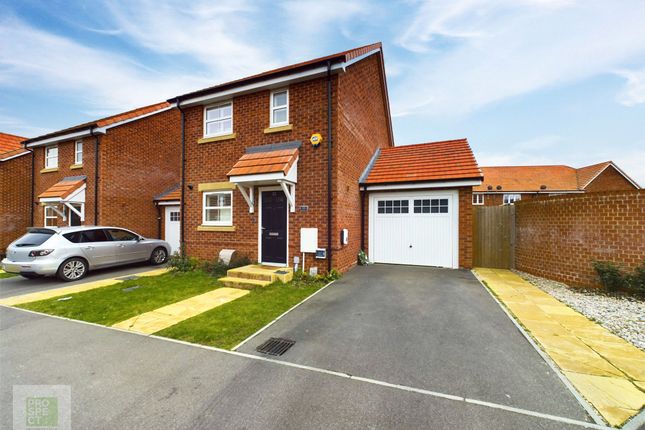 Thumbnail Detached house for sale in Russell Chase, Binfield, Bracknell, Berkshire