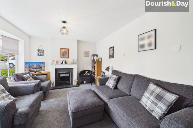 6 Kestrel Close, Stafford photo 2
