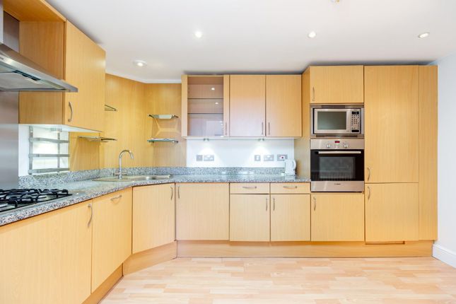 Flat 39 Westfield, 15, Kidderpore Avenue, London photo 4