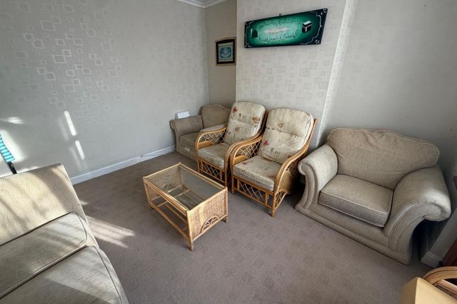 204 Allenby Road, Southall photo 2