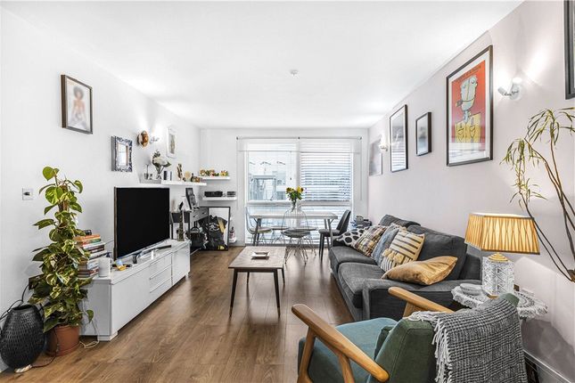 Flat for sale in Orsman Road, London