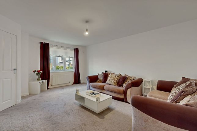 53 McKelvie Crescent, Glasgow photo 4