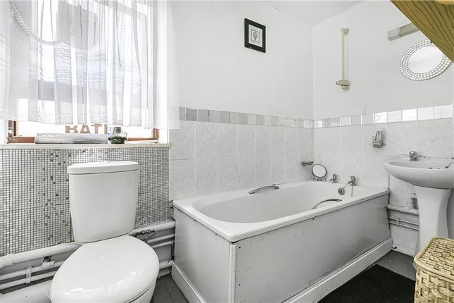 Flat for sale in Stanley Road, Hounslow