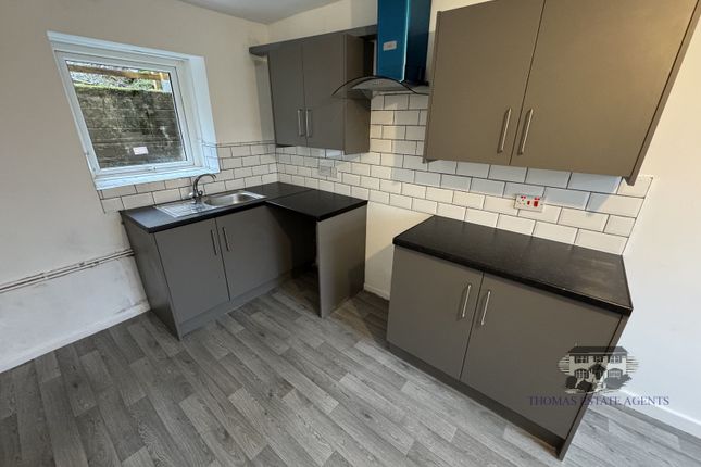 15, Churchfield Row, Pentre photo 3