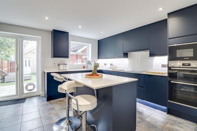 7, Hogarth Way, Rochford photo 2