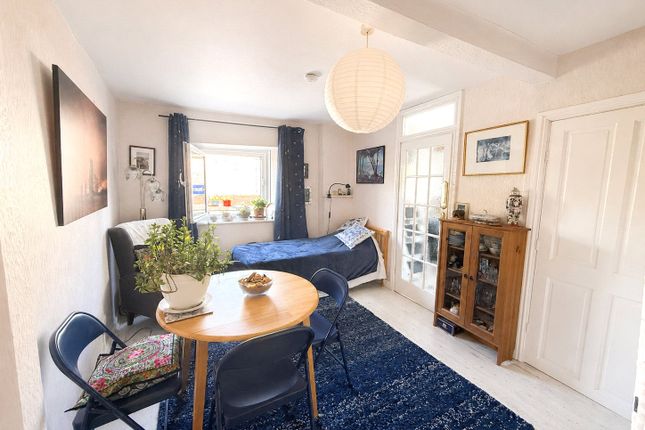 Flat 2, 61, Trowbridge Road, Bradoford-On-Avon photo 3