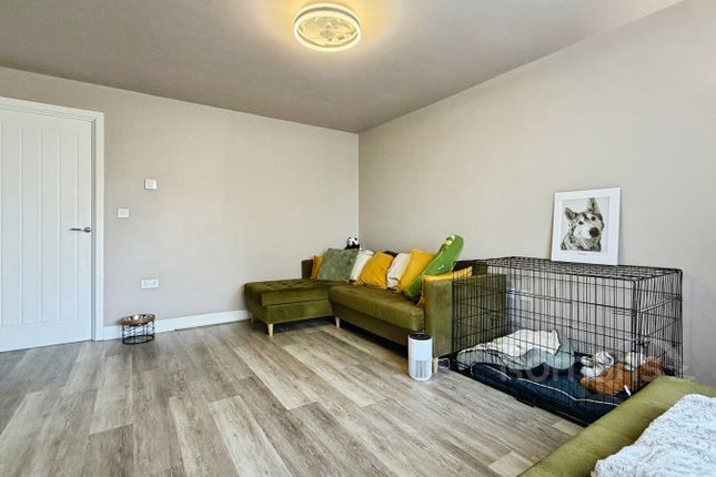 7, Hardinge Close, Aldershot photo 4