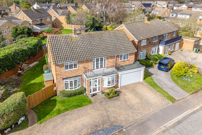 9, Sutton Close, Broxbourne photo 2