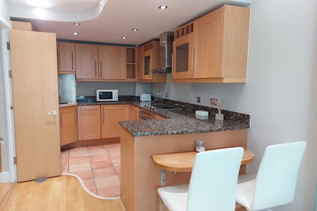 Flat for sale in Millharbour, South Quay