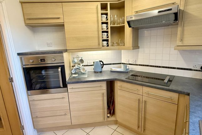 24, Cherrett Court, Ringwood Road, Ferndown photo 4