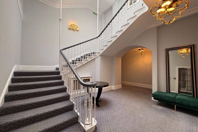 Portnall Drive, Virginia Water photo 4
