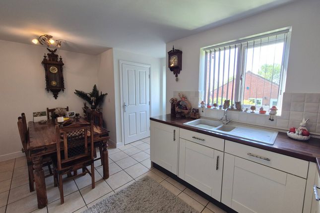 7 The Leascroft, Coalville photo 3