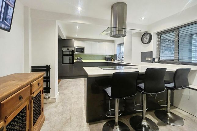 10, Royale Close, Aldershot photo 2