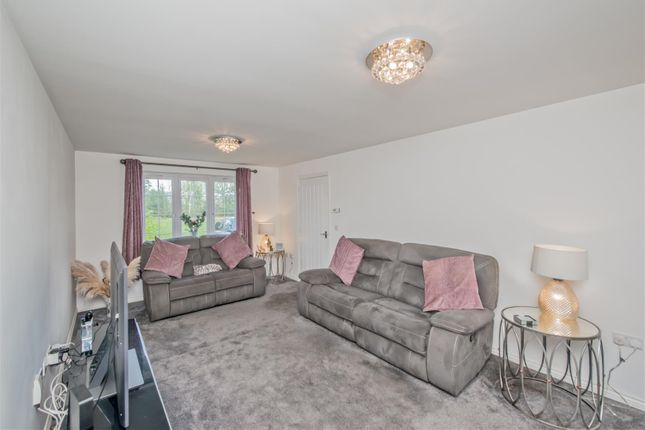 8, Pullman Crescent, Leeds photo 2