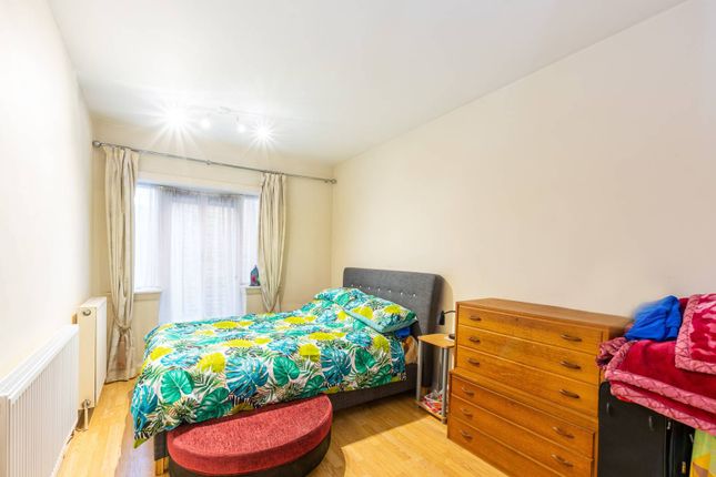Flat to rent in Oxford Road, Ealing Broadway, London