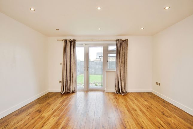 65A, Mayswood Gardens, Dagenham photo 3