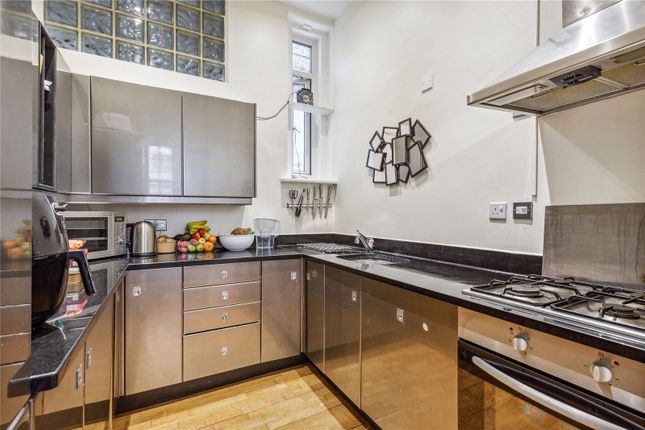 Flat for sale in Rossmore Road, London