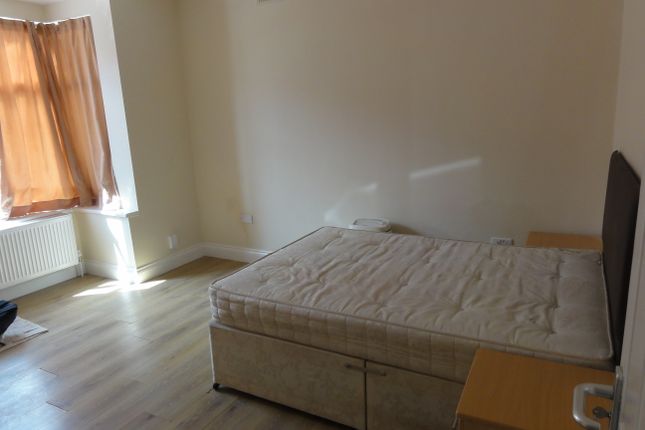 21A, Bulstrode Avenue, Hounslow photo 3