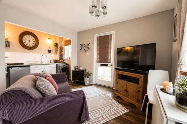 57, Danvers Way, Westbury photo 2