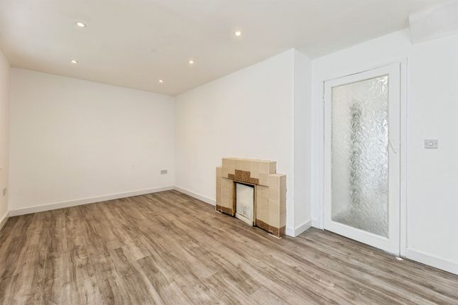 125, Priory Road, Pontefract photo 3