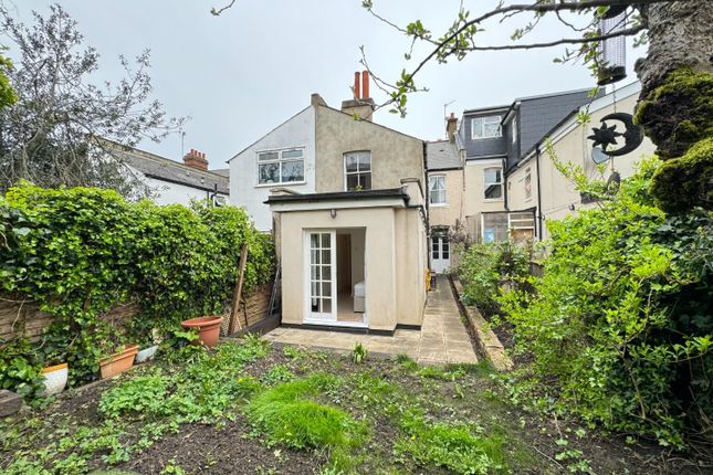 Flat to rent in Cornwall Gardens, Willesden Green