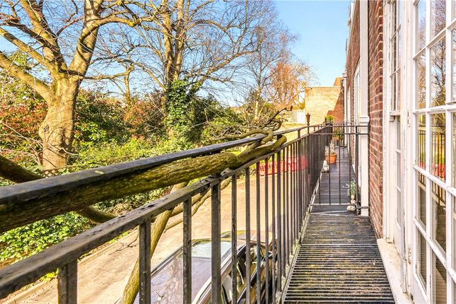 Town house for sale in Abbotsbury Close, Holland Park, London