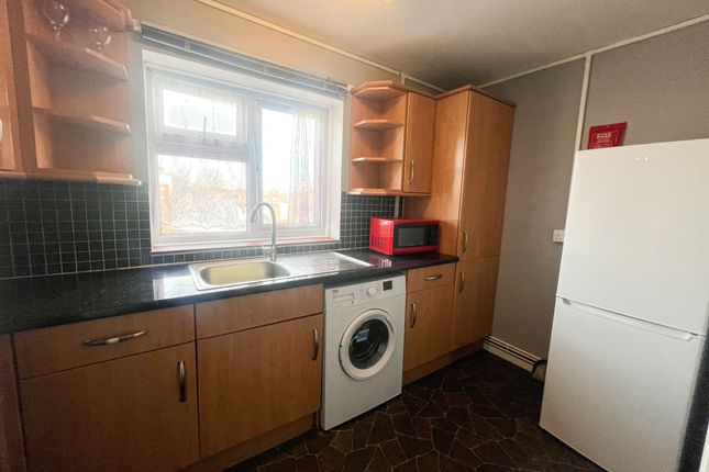 Flat 22, Dale Court Grove Hill, London photo 5