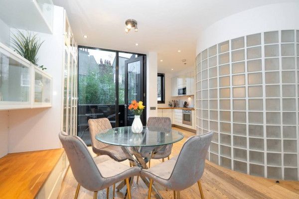 Flat to rent in Thornhill Road, London