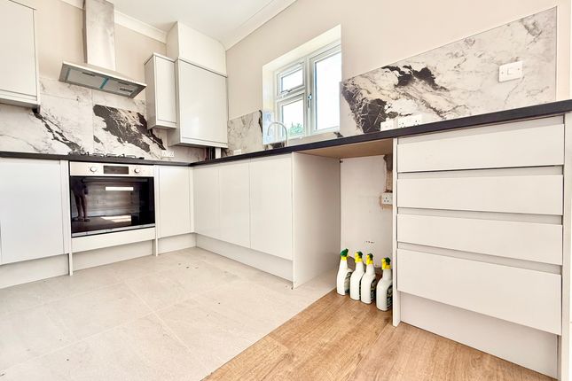 91, Burnway, HORNCHURCH photo 5