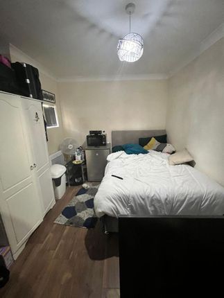 Flat for sale in Charlesmere Gardens, Miles Drive, Battery Road, Thamesmead, London