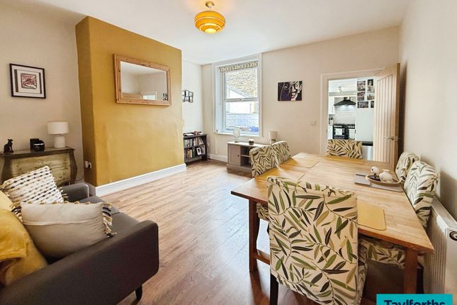 24 Park Avenue, Barnoldswick photo 4