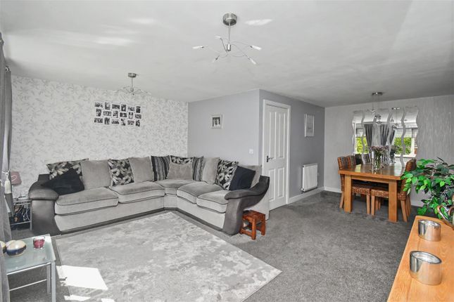 29, Osbourne Close, Oakley Vale photo 4