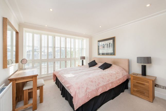 Flat for sale in Oriel Drive, Barnes