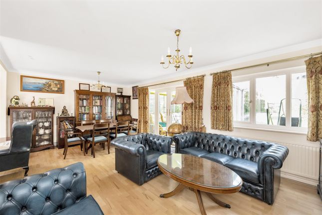 26-Aldwickbury-Crescent-06.Jpg