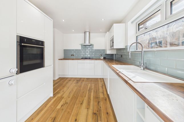 7 Hollytree Avenue, Hull photo 4