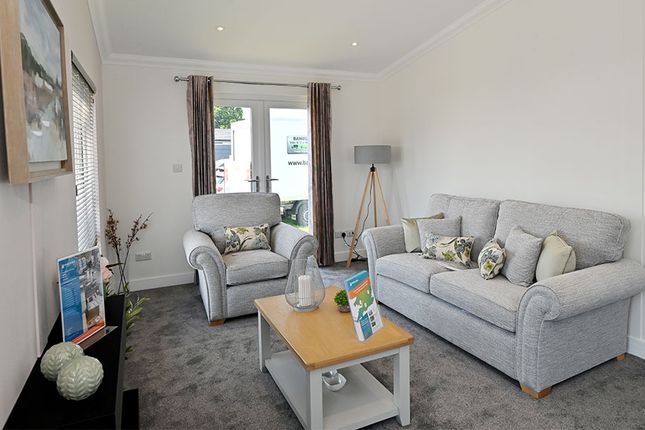 19, Western Avenue, Chertsey photo 2