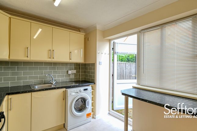 22 Green Court, Norwich photo 3