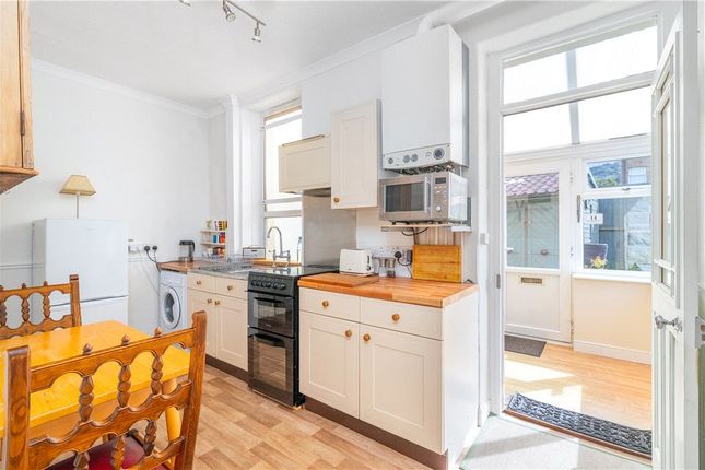 14, Springfield Place, West Yorkshire photo 4