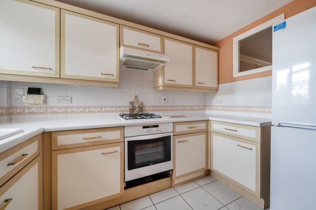 25, Bancroft Chase, Hornchurch photo 4