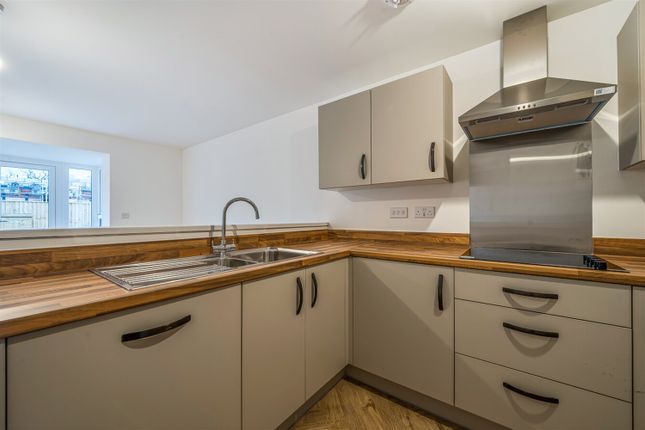 19, Alfred Cartwright Grove, Crewe photo 3