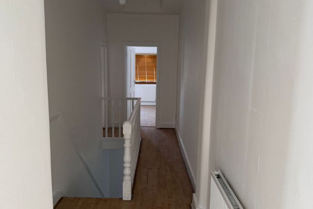 56 Totterdown St, London photo 4